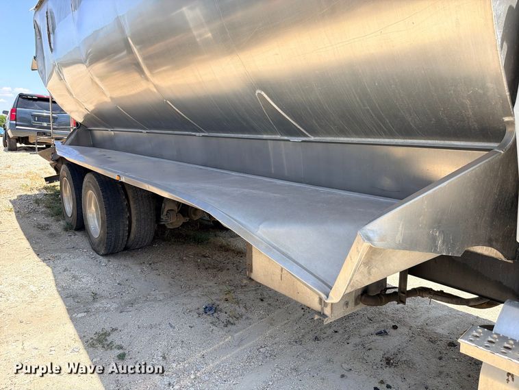 image for item YA4524 2024 Freightliner 114SD feed delivery truck