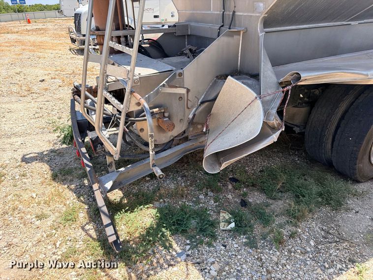 image for item YA4524 2024 Freightliner 114SD feed delivery truck