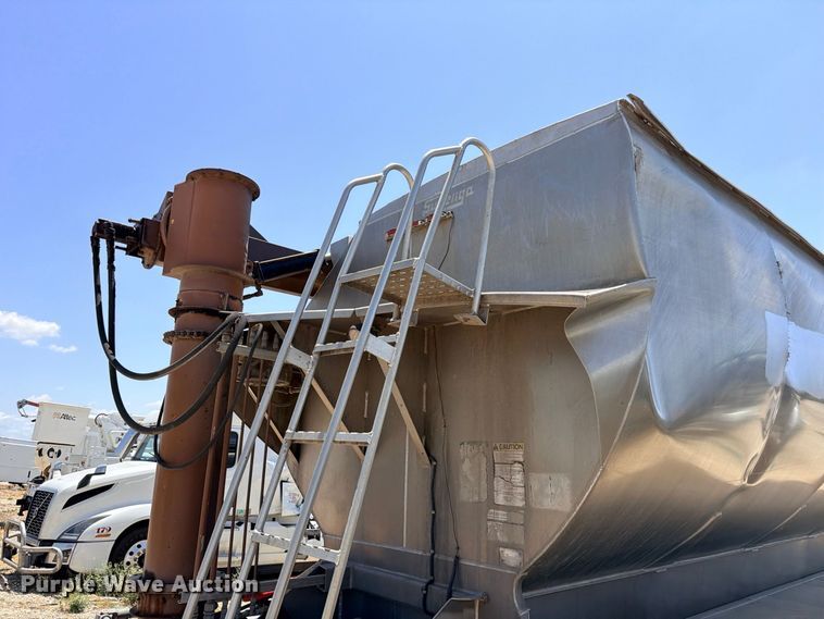 image for item YA4524 2024 Freightliner 114SD feed delivery truck