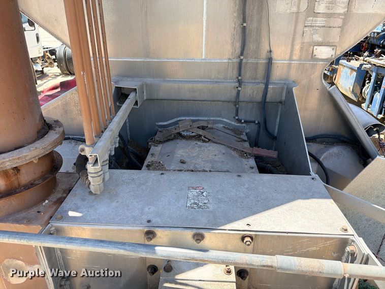 image for item YA4524 2024 Freightliner 114SD feed delivery truck