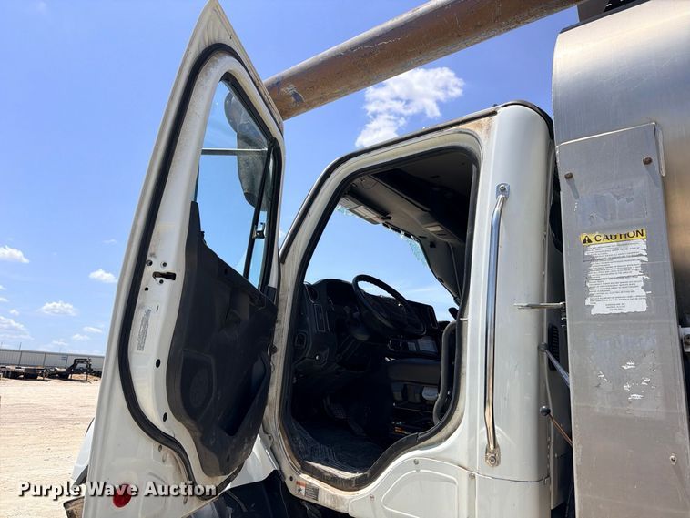 image for item YA4524 2024 Freightliner 114SD feed delivery truck