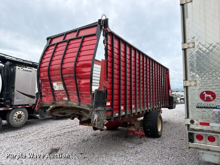 image for item YA4888 Meyer RTX224 silage wagon