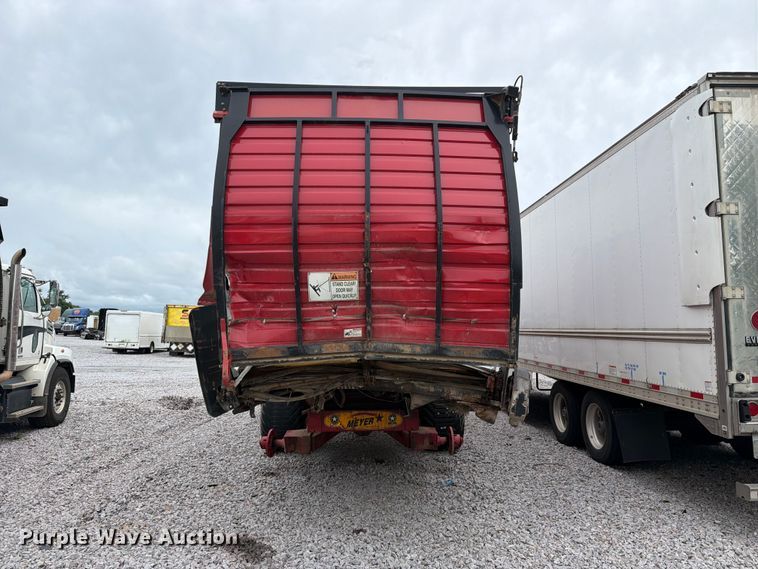 image for item YA4888 Meyer RTX224 silage wagon