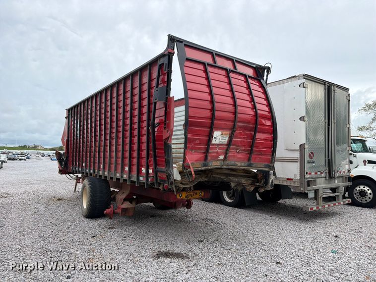 image for item YA4888 Meyer RTX224 silage wagon