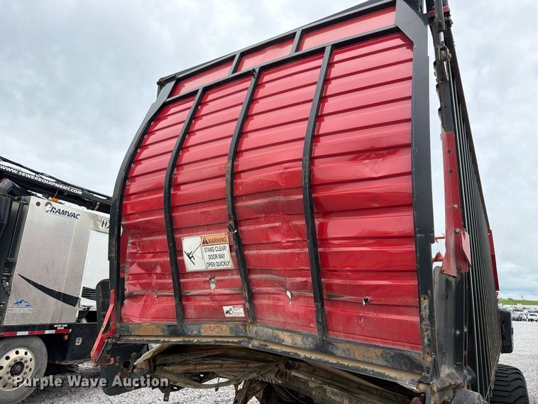 image for item YA4888 Meyer RTX224 silage wagon