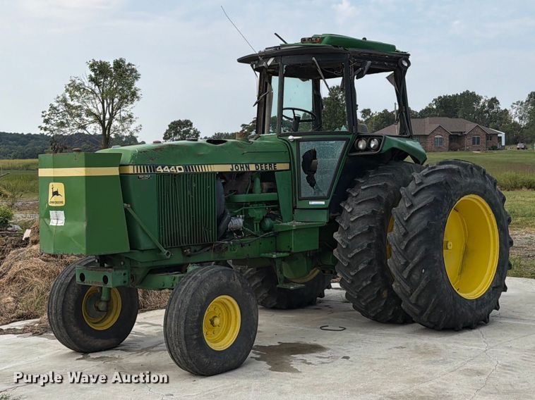 image for item YA5026 1981 John Deere 4440 tractor