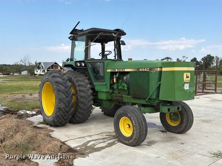 image for item YA5026 1981 John Deere 4440 tractor