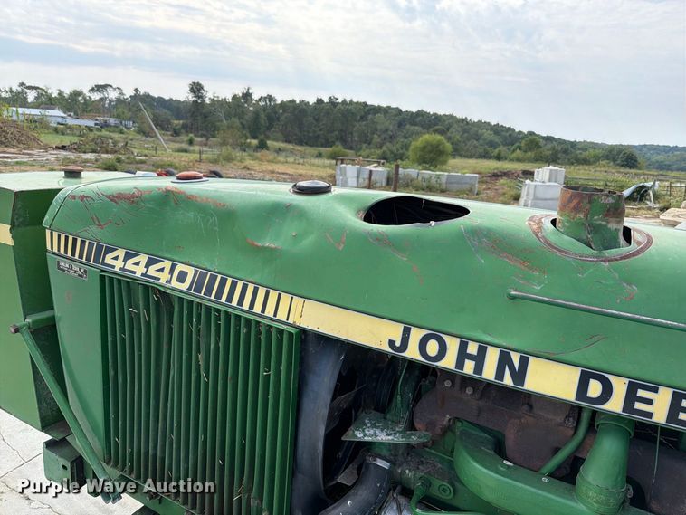 image for item YA5026 1981 John Deere 4440 tractor