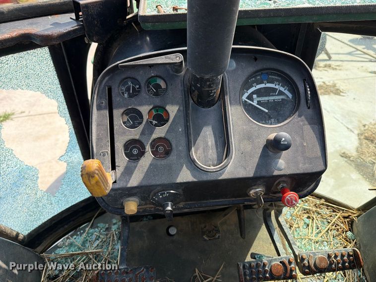 image for item YA5026 1981 John Deere 4440 tractor