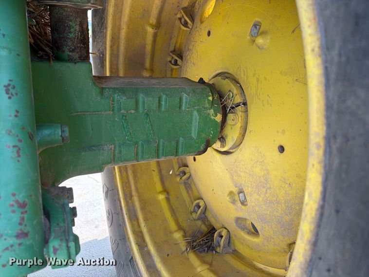 image for item YA5026 1981 John Deere 4440 tractor
