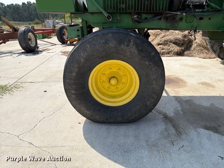image for item YA5026 1981 John Deere 4440 tractor