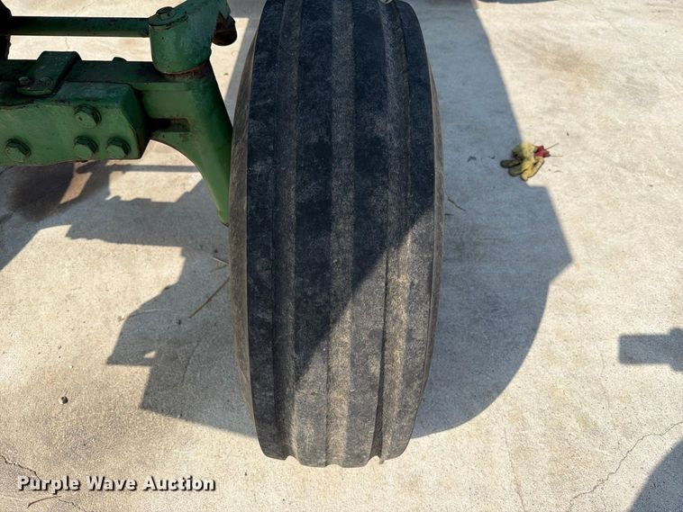 image for item YA5026 1981 John Deere 4440 tractor