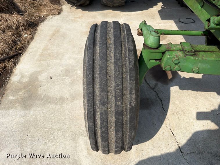 image for item YA5026 1981 John Deere 4440 tractor