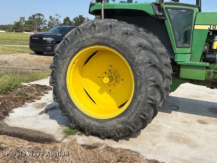 image for item YA5026 1981 John Deere 4440 tractor