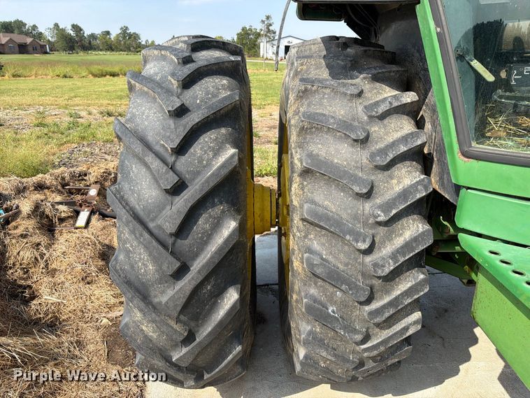 image for item YA5026 1981 John Deere 4440 tractor
