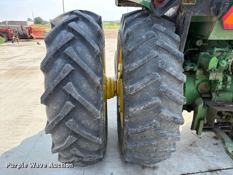 image for item YA5026 1981 John Deere 4440 tractor