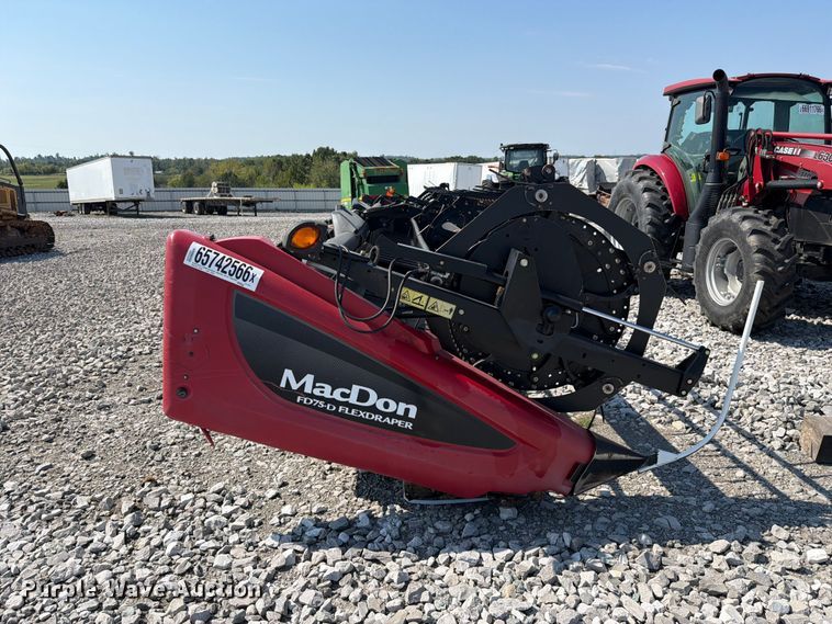 image for item YA5068 2014 MacDon FD75D flex draper head