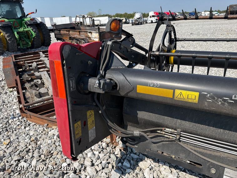 image for item YA5068 2014 MacDon FD75D flex draper head