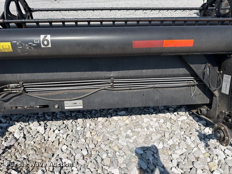 image for item YA5068 2014 MacDon FD75D flex draper head