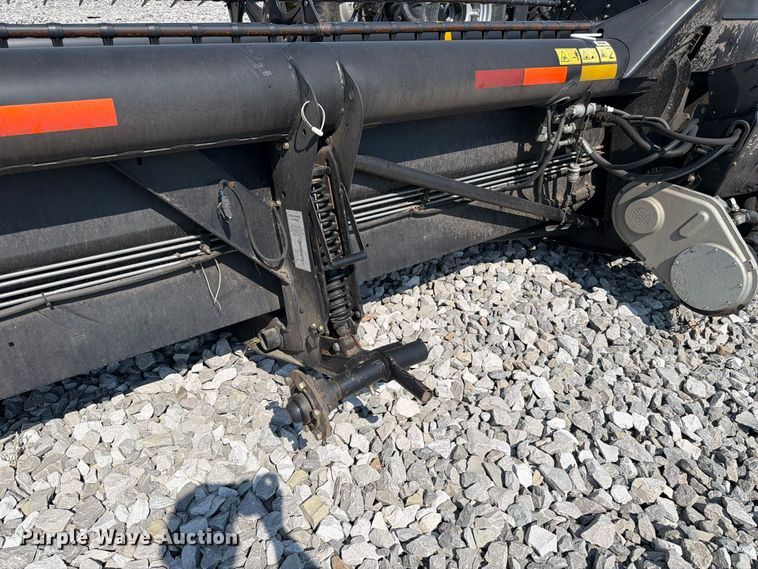 image for item YA5068 2014 MacDon FD75D flex draper head