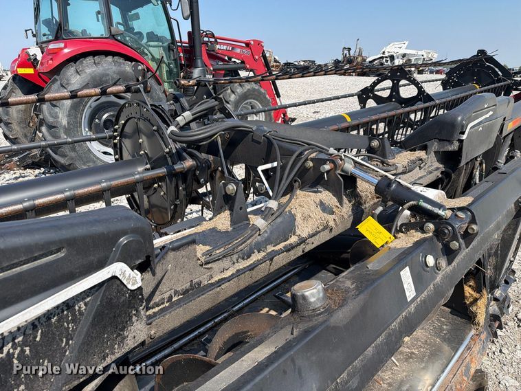 image for item YA5068 2014 MacDon FD75D flex draper head
