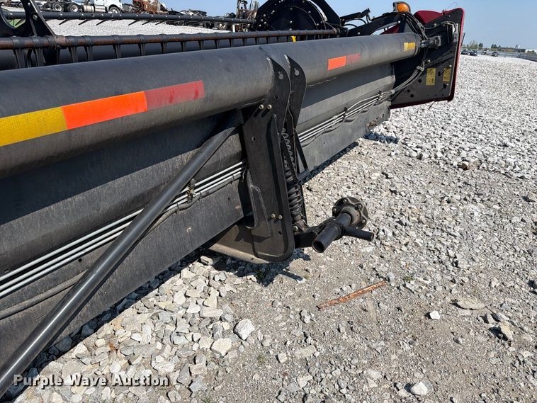 image for item YA5068 2014 MacDon FD75D flex draper head