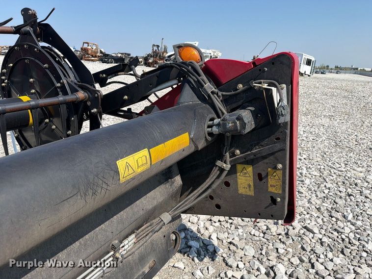 image for item YA5068 2014 MacDon FD75D flex draper head