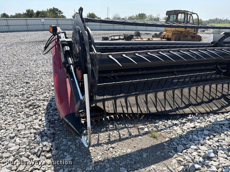 image for item YA5068 2014 MacDon FD75D flex draper head