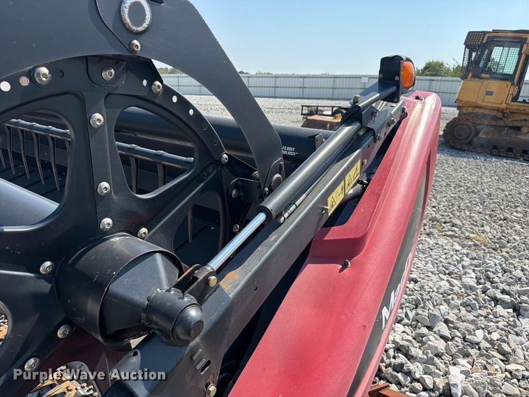image for item YA5068 2014 MacDon FD75D flex draper head