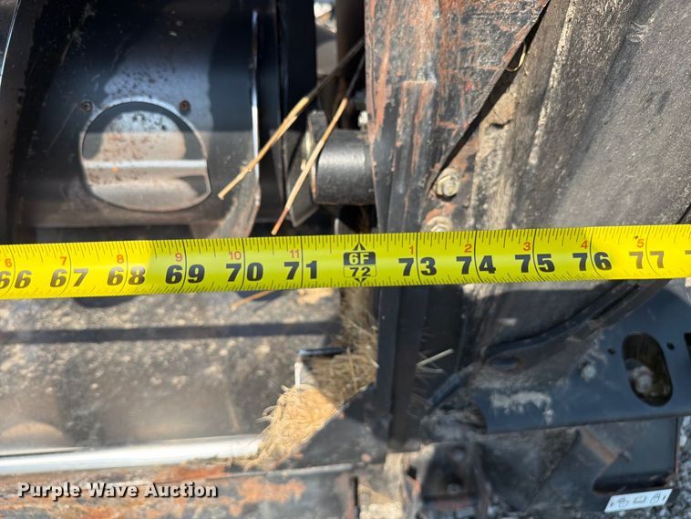 image for item YA5068 2014 MacDon FD75D flex draper head