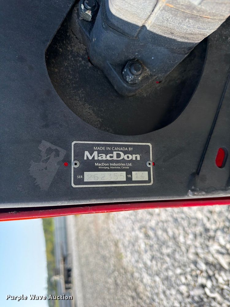 image for item YA5068 2014 MacDon FD75D flex draper head