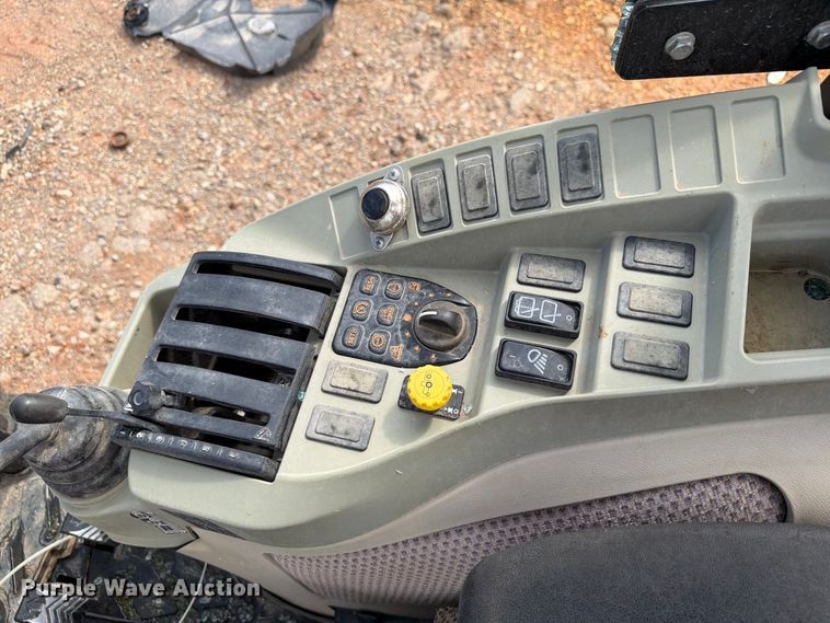 image for item YA5102 2016 John Deere 4066R MFWD tractor