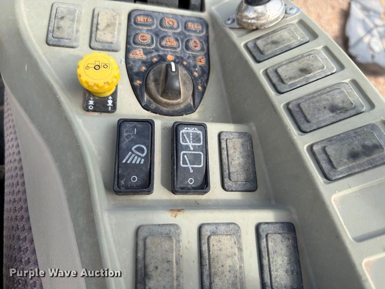 image for item YA5102 2016 John Deere 4066R MFWD tractor