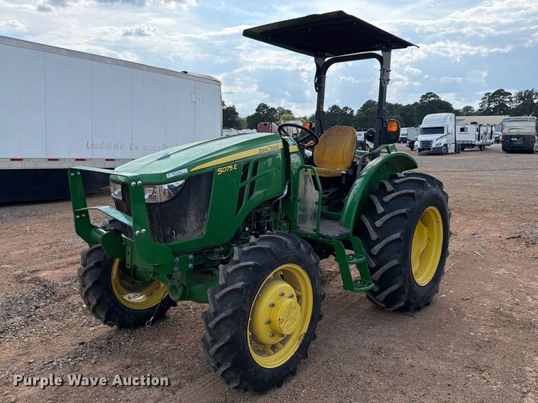 image for item YA5156 2022 John Deere 5075E MFWD tractor