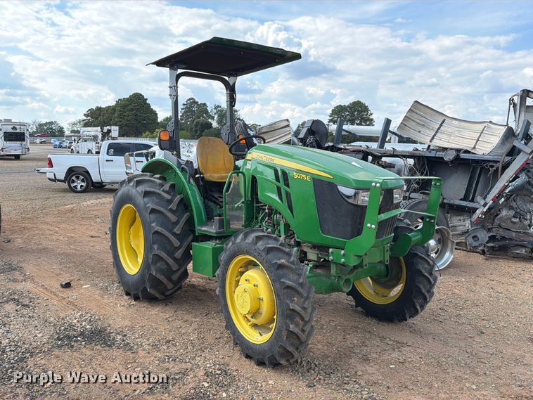 image for item YA5156 2022 John Deere 5075E MFWD tractor