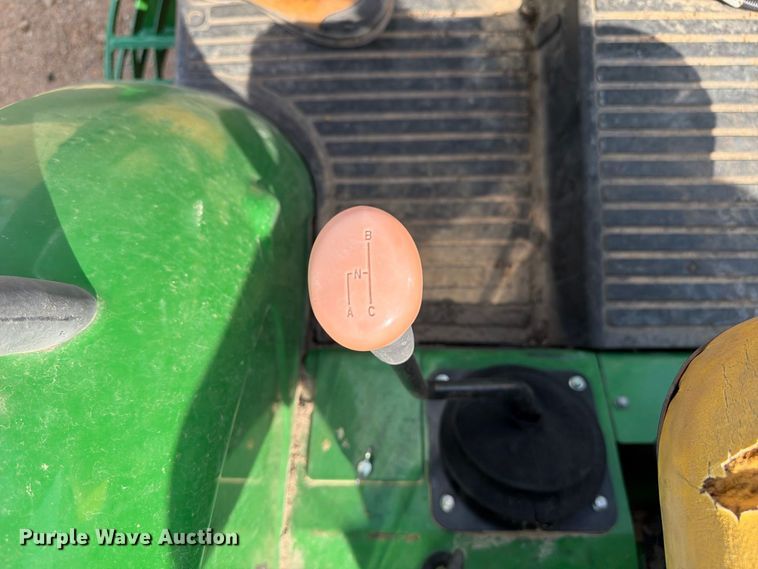 image for item YA5156 2022 John Deere 5075E MFWD tractor