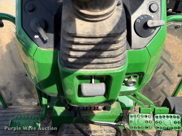 image for item YA5156 2022 John Deere 5075E MFWD tractor