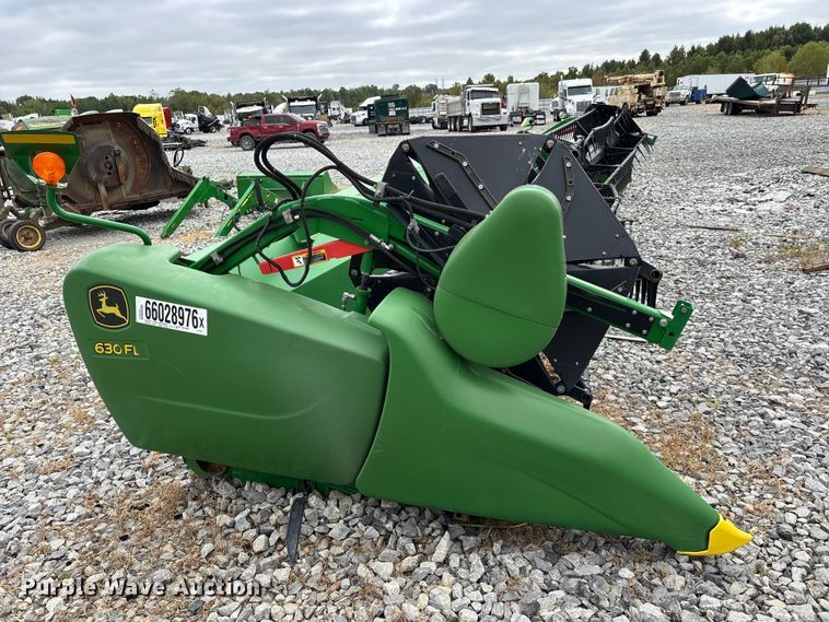 image for item YA5175 2017 John Deere 630FD Hydraflex flex draper head