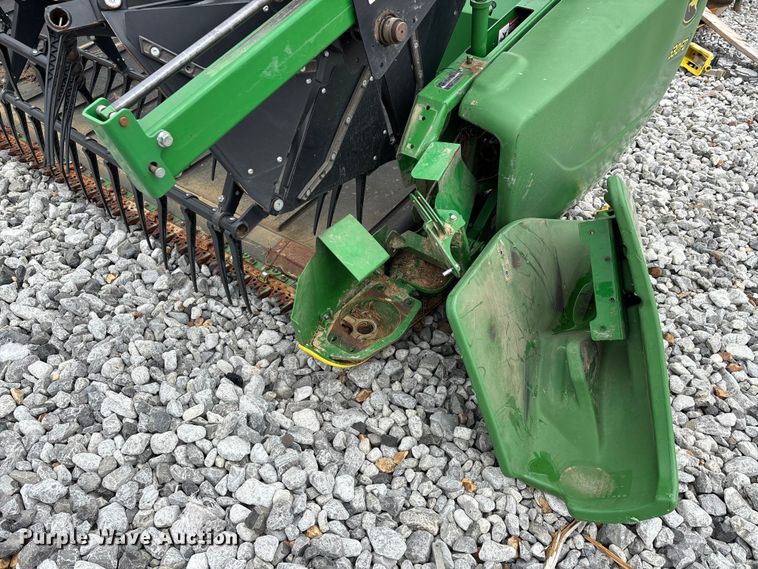 image for item YA5175 2017 John Deere 630FD Hydraflex flex draper head