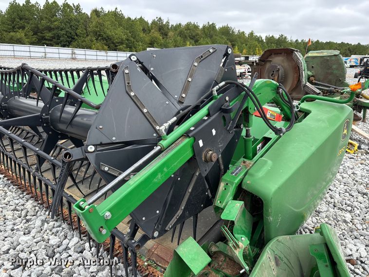 image for item YA5175 2017 John Deere 630FD Hydraflex flex draper head