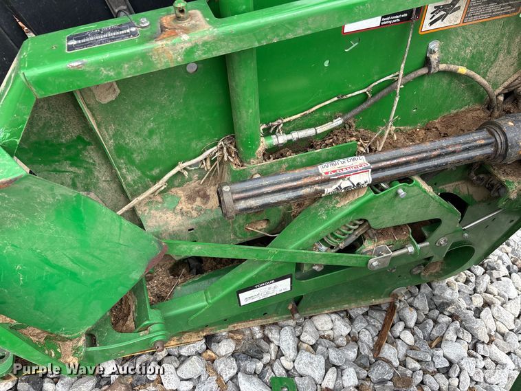 image for item YA5175 2017 John Deere 630FD Hydraflex flex draper head