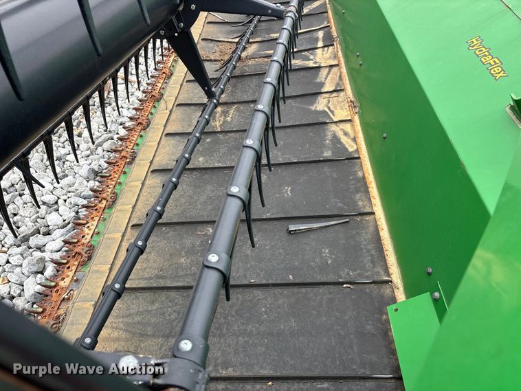 image for item YA5175 2017 John Deere 630FD Hydraflex flex draper head