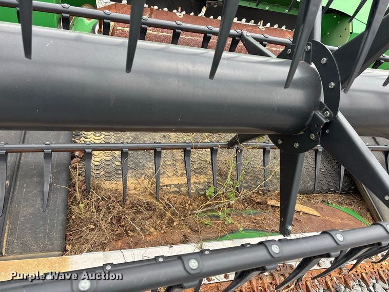 image for item YA5175 2017 John Deere 630FD Hydraflex flex draper head