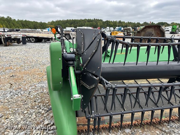 image for item YA5175 2017 John Deere 630FD Hydraflex flex draper head