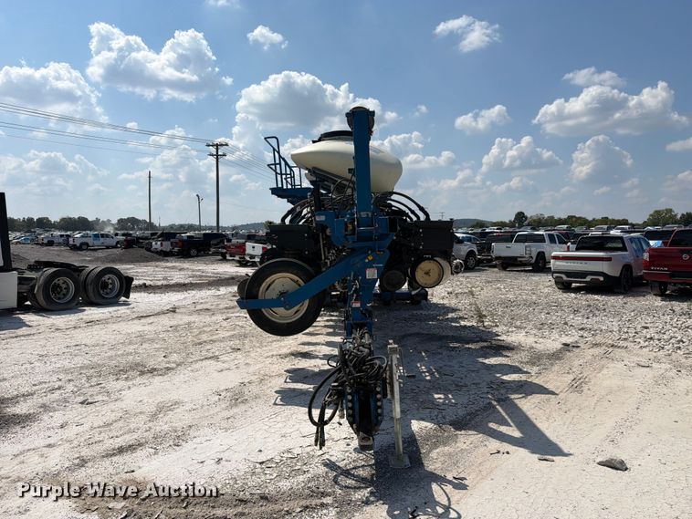 image for item YA5198 2011 Kinze 3660 split row no-till planter