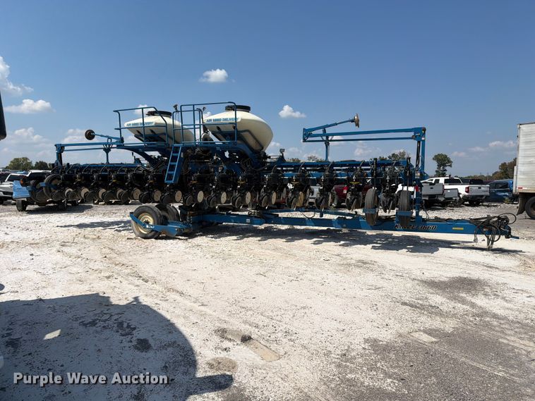 image for item YA5198 2011 Kinze 3660 split row no-till planter