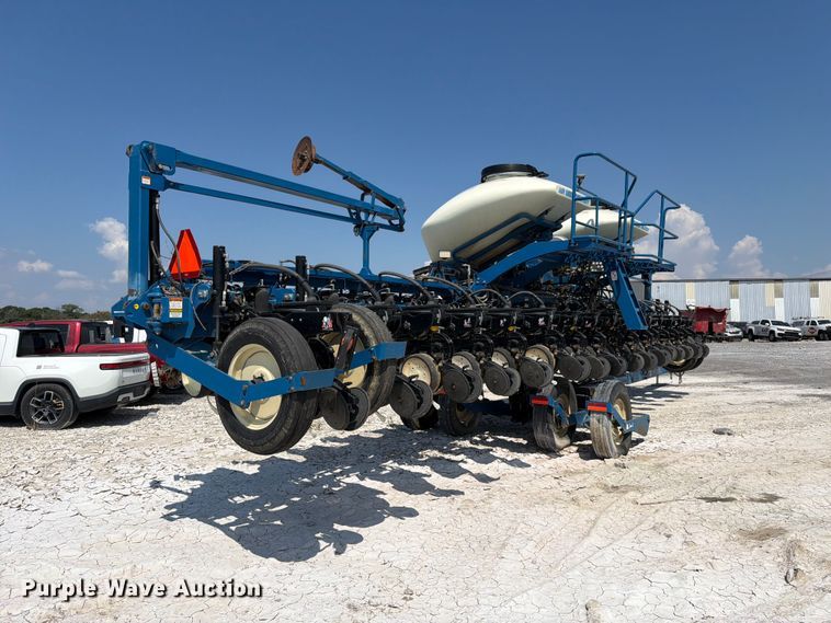 image for item YA5198 2011 Kinze 3660 split row no-till planter