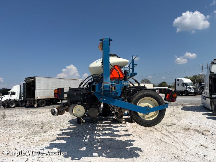 image for item YA5198 2011 Kinze 3660 split row no-till planter