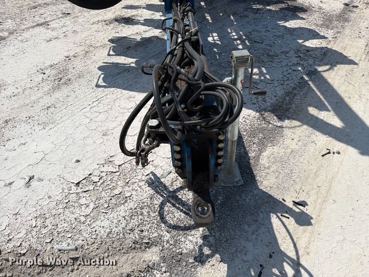 image for item YA5198 2011 Kinze 3660 split row no-till planter