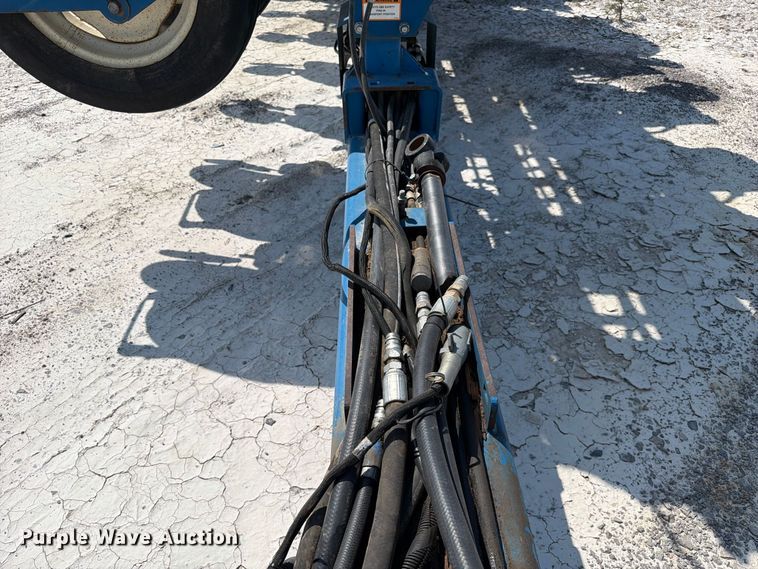 image for item YA5198 2011 Kinze 3660 split row no-till planter